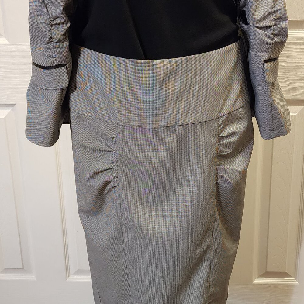 Black & White herringbone style feminine suit skirt